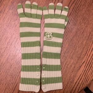 Matching hat, scarf, and gloves.
Made with Lambswool and Angora Rabbit Fur